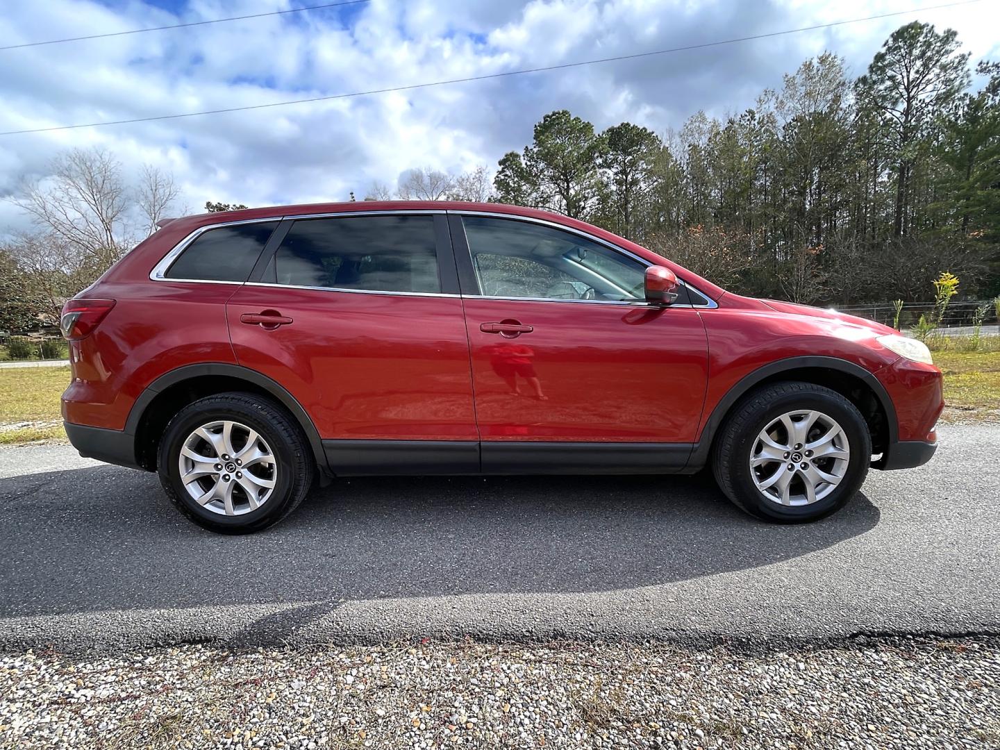 2014 Red Mazda CX-9 Touring (JM3TB2CA2E0) with an 3.7L V6 DOHC 24V engine, 6-Speed Automatic transmission, located at 18001 Kellogg Rd, Saucier, MS, 39574, (228) 832-1441, 39.421459, -76.641457 - 2014 MAZDA CX-9 TOURING *** MECHANIC SPECIAL *** {{{ MOTOR KNOCKING }}} – CLEAN TITLE – 3.7L V6 DOHC 24V – CARFAX GREAT-VALUE Vehicle! – AUTOMATIC Transmission – Ice COLD A/C – Touchscreen -AM // FM // XM // CD // AUX // BLUETOOTH Stereo – BUILT IN NAVIGATI - Photo#2